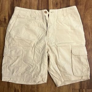 Lightly worn 90s style cargo shorts no rips